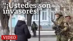 Mujer confronta soldado ruso en Ucrania