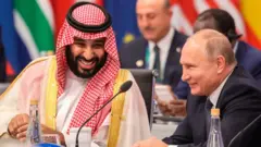 الرئيس الروسي فلاديمير بوتين وولي العهد السعودي محمد بن سلمان يحضران قمة قادة مجموعة العشرين في 30 نوفمبر/تشرين الثاني 2018