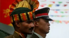 ભારતીય અને ચીની સૈનિક