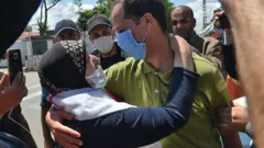 هل تستغل السلطات الجزائرية أزمة كورونا لملاحقة الصحفيين والناشطين