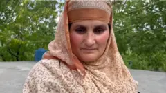 स्थानिक रहिवासी सोबिया यांनी सांगितलं की, "मी स्फोटाचा एक मोठा आवाज ऐकला आणि एक महिन्याच्या बाळाला घेऊन मी तेथून पळाले. मी खूप घाबरले होते."