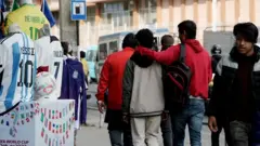 बिक्रीमा राखिएका जर्सी।