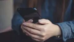 كيف تفاقم الرسائل النصية شعورنا بالتوتر؟