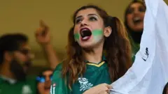 দুবাই স্পোর্টস সিটিতে পাকিস্তানের সমর্থকরা সংখ্যাগরিষ্ট ছিলেন গতরাতে