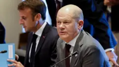 Emanuel Makron i Olaf Šolc