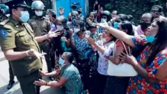 රදවියකුගේ ඥාතියෙක් පොලිස් නිලධාරියකු ඉදිරියේ අයාචානය කරන අයුරු සමාජ මධ්‍යයේ සටහන්ව තිබු අයුරු