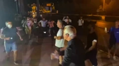 Halk TV'nin Marmaris İçmeler'de yangınlarla ilgili yaptığı canlı yayın sırasında konuklara ve televizyon ekibine saldırı gerçekleşti. Saldırganlar önce canlı yayına girdi, programa ara verildi. Ara sırasında ise yayını durdurmak isteyen kişiler Halk TV görevlilerinin üzerine yürüdü. Bir kişinin elindeki cam şişeyle saldırdığı da görüntülerde yer aldı.