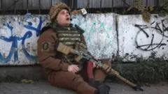 Украинский военный во время утреннего налета дронов