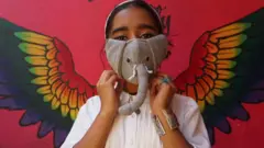 ਫੇਸ ਮਾਸਕ ਵਾਲਾ ਖ਼ਾਸ ਫੈਸ਼ਨ ਸ਼ੋਅ, ਨੇਪਾਲ ਦੇ ਸਕੂਲੀ ਬੱਚੇ ਬਣੇ ਮਾਡਲ