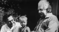 З сином та онуком у 1936 році