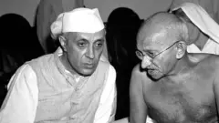 நேரு முதல் நரேந்திர மோதி வரை: மதச்சார்பின்மை முதல் பிரதமர்களின் மத ஊர்வலங்கள் வரை