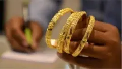 স্বর্ণের অলংকার।