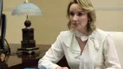 مفوضة حقوق الطفل، الروسية ماريا لفوفا بيلوفا، مطلوبة من قبل المحكمة الجنائية الدولية بتهمة ارتكاب جرائم حرب.