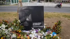 Cartaz em memória de Moïse em Príncipe