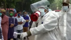 ভাইরাসের ব্যাপক সামাজিক সংক্রমণের কারণে এখন ঢাকার বাইরে‌ও প্রত্যন্ত এলাকায় প্রচুর রোগী শনাক্ত হচ্ছে