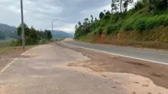 Nta rujya n'uruza ruri ku mupaka wa Gatuna mu gitondo cyo ku wa kabiri, n'imodoka ni nkeya cyane mu muhanda hafi y'umupaka