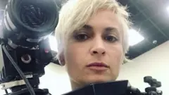 Актер Алек Болдуин во время съемок вестерна "Раст" застрелил оператора фильма Галину Хатчинс и ранил режиссера Джоэла Соузу.