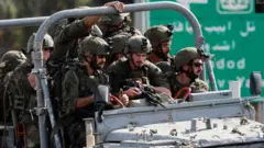 以色列南部斯德羅特（Sderot）以軍車輛行進中（7/10/2023）