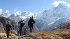 सरकारले कोरोनाभाइरस महामारीकाबिच आन्तरिक पर्यटनमा जोड दिन लागेको छ