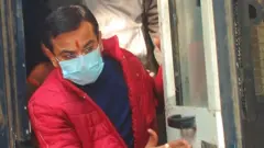 पेशी के लिए अदालत ले जाए जाते केंद्रीय मंत्री अजय मिश्र के बेटे आशीष मिश्र