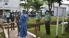 တပ်မတော်က ကွာရန်တင်းစင်တာတွေဖွင့်ထား