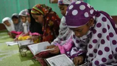 ভারতের ত্রিপুরায় একটি মাদ্রাসায় ছাত্রীরা পড়াশোনা করছে