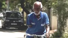 உடலில் ஒரு கையுடனும் உள்ளத்தில் நம்பிக்கையுடனும் உழைத்து வரும் ராமன் தாத்தாவின் கதை என்ன?
