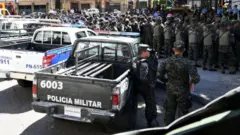 Dakarun gwamnatin da aka tura a wannan makon domin yin aiki a gidajen yari a Honduras