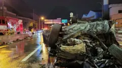 15일 부산 사하구 신평동 을숙도대교 앞에서 발생한 음주 운전 사고 차량 전복 사고현장