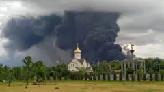 Dim se diže iz rafinerije nafte posle napada ukrajinskog drona u Moskvi