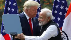 ভারতীয় প্রধানমন্ত্রী নরেন্দ্র মোদির সঙ্গে ডোনাল্ড ট্রাম্প।