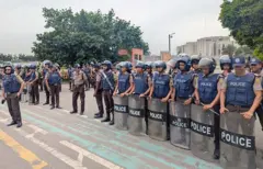 বাংলাদেশের জাতীয় সংসদ ভবনের সামনে নিরাপত্তা জোরদার করা হয়েছে