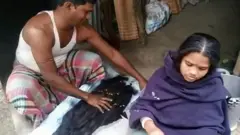করোনাভাইরাসের প্রভাব এসে পড়েছে পশ্চিমবঙ্গের মেদেনিপুর গ্রামে। ভারতের বিভিন্ন স্থান থেকে সংগৃহীত চুল প্রসেসিং করে রফতানি করা হতো চীনে। কিন্তু সেই ব্যবসা এখন সম্পূর্ণ বন্ধ।