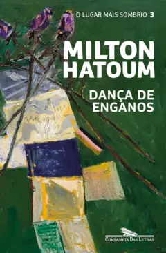 A imagem mostra a capa do livro Dança de Enganos. A arte da capa traz uma pintura em tons de verde, com flores roxas, papéis espalhados e elementos que remetem à escrita e à memória, enquanto o nome do autor aparece em destaque em letras brancas sobre o fundo texturizado.