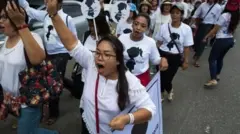 Unjuk rasa dilakukan di penjuru negeri menuntut keadilan.