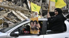 Warga Lebanon merayakan di jalan setelah gencatan senjata dengan Israel mulai berlaku, di distrik Dahieh di Beirut selatan, Lebanon, 27 November 2024.
