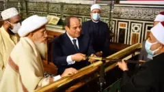 شارك السلطان مفضل سيف الدين، سلطان طائفة البهرة بالهند الرئيس السيسي في الاحتفال بافتتاح مسجد الحسين