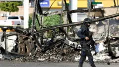 Momentos después de los enfrentamientos entre el cartel de Sinaloa y la policía.