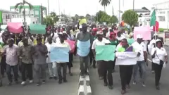 Awọn osisẹ Ọsun n fi ẹhonu han