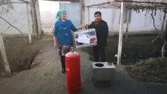 Дима Қаюм кам таъминланган оилаларга беғараз ёрдам бериш билан шуғулланиб келади