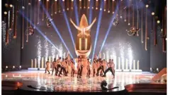 حفل جوي يشغل رواد مواقع تواصل الاجتماعي