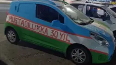 Давлат байроғи рангига бўялган машина