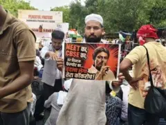 தான் காவலில் எடுக்கப்பட்ட பிறகு நிதி தொடர்பான கேள்விகள் கேட்கப்பட்டதாக ஜுனைத் சொல்கிறார்
