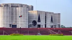 ঢাকায় জাতীয় সংসদ ভবন