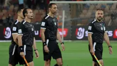 حكام المباراة