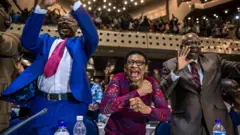 ముగాబే రాజీనామా పత్రాన్ని చదువుతున్న జింబాబ్వే పార్లమెంటు స్పీకర్