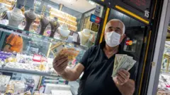 Reuters: Dolar/TL kurunun 8'e doğru yaklaşması üç alanda baskıyı artırıyor