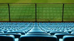 Estádio de futebol vazio na Argentina