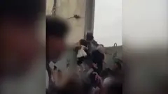 Spašavanje bebe dok traje haos na aerodromu u Kabulu