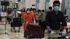 කුවේටයේ සිට පැමිණි ශ්‍රී ලාංකිකයෝ